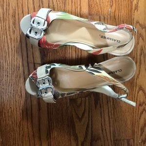 Classified wedges with leaf design